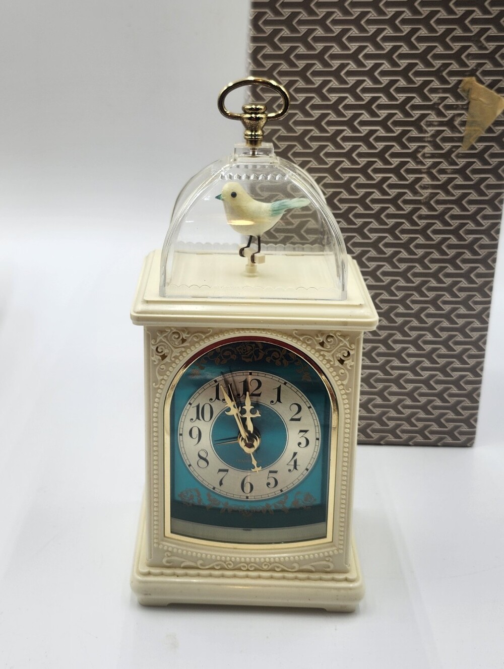 Vintage-Style Cream Bird Clock Home Wall Decor